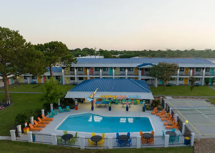 Pet Friendly hotel: Americas Best Value Inn & Suites-College Station